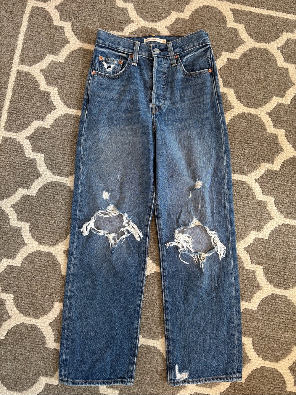 Levi’s Ribcage Straight Ankle Distressed size 24
